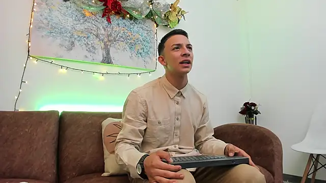 Samuel Up online show from December 5, 9:28 pm