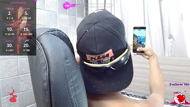 Snapshot of loistwink_ chatting on January 23, 3:58 am loistwink online show from January 23, 3:58 am