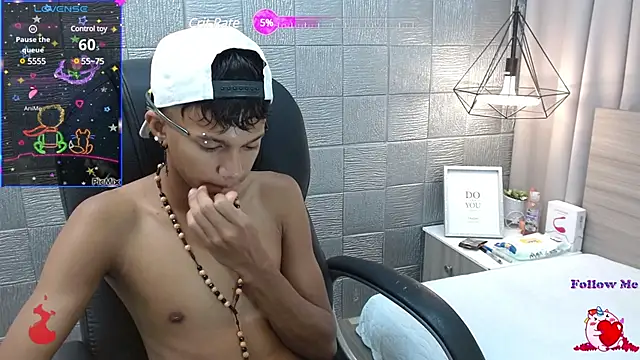 Snapshot of loistwink_ chatting on December 27, 3:09 am loistwink online show from December 27, 3:09 am