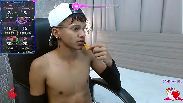 Snapshot of loistwink_ chatting on January 7, 3:48 am loistwink online show from January 7, 3:48 am
