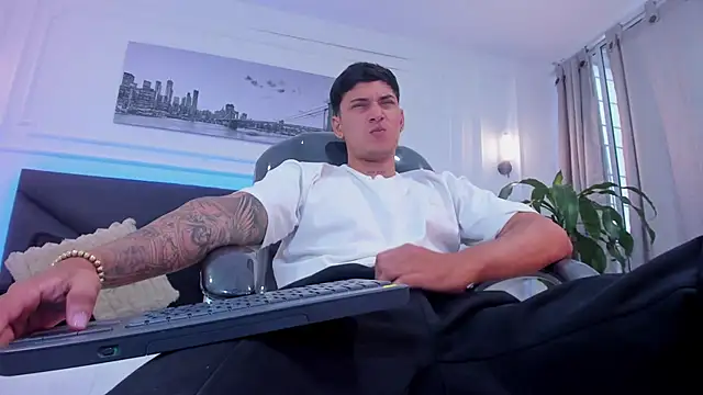 Damian23   online show from December 16, 3:30 pm