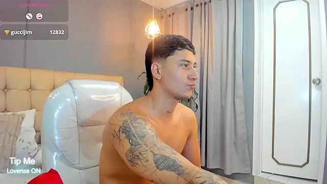 Snapshot of Damian23__ chatting on October 24, 12:51 pm Damian23   online show from October 24, 12:51 pm