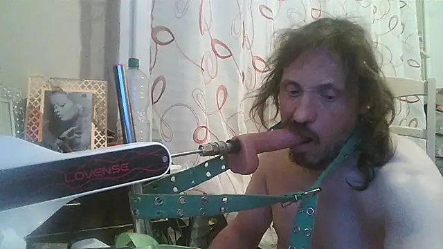 cyril020202 online show from March 27, 9:38 pm