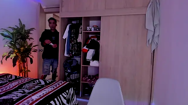 aldrinwhite online show from November 3, 6:53 pm