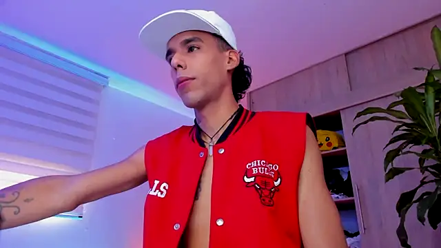 aldrinwhite online show from November 30, 8:33 pm