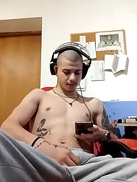 BigDickEnrg7195 online show from March 7, 11:26 pm