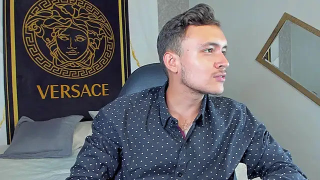 Desmon Clark online show from December 9, 9:01 pm