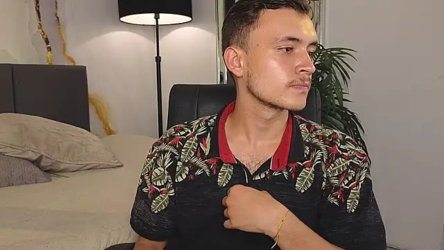 Desmon Clark online show from December 2, 9:15 pm