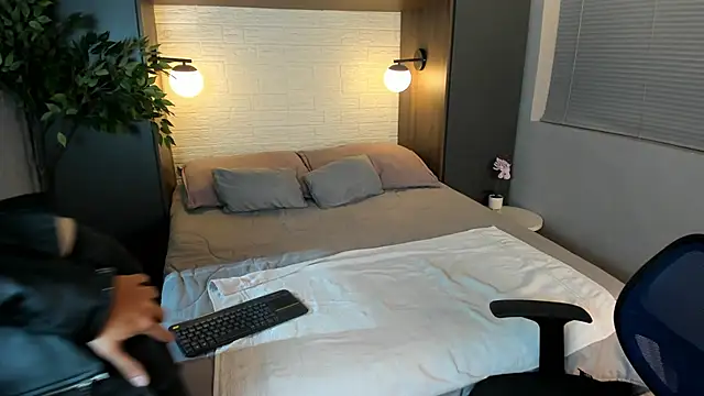 Edward max online show from December 10, 3:52 am