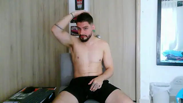 Aaron kwok28 online show from February 27, 10:42 pm