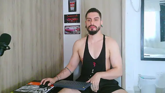 Aaron kwok28 online show from February 23, 10:11 pm