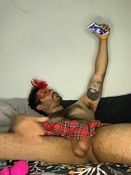 urloverin online show from October 31, 9:07 pm