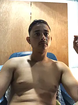 isacalejandroo online show from February 12, 5:37 pm