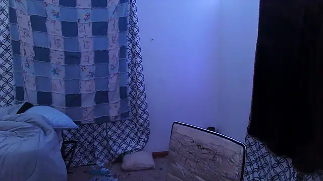 Snapshot of Benzolbub3 chatting on October 15, 6:32 am Benzolbub3 online show from October 15, 6:32 am