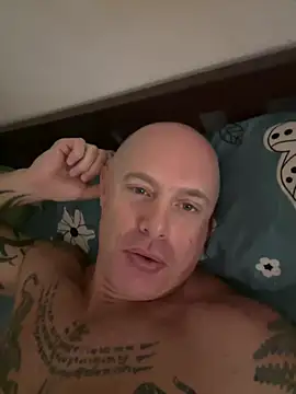 luv2masterb8247 online show from February 26, 12:38 am