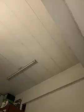 luv2masterb8247 online show from February 19, 12:35 am