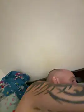 luv2masterb8247 online show from December 30, 1:37 am