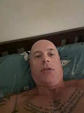 luv2masterb8247 online show from January 23, 12:46 am