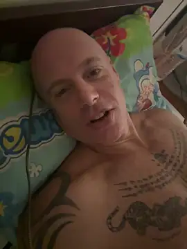 luv2masterb8247 online show from February 17, 12:43 am