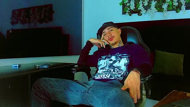 HannibalLester online show from April 22, 4:52 am