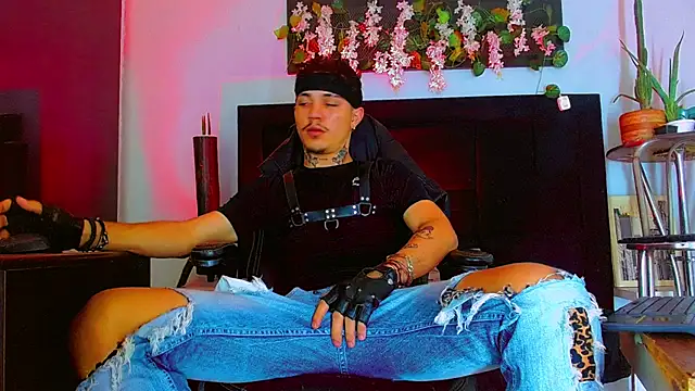 HannibalLester online show from April 11, 6:31 am