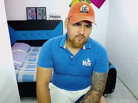 pitbullveryhot online show from December 7, 7:10 pm