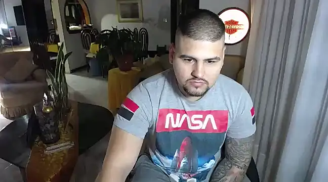 pitbullveryhot online show from February 21, 8:06 am