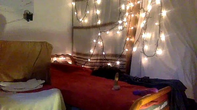 TowaFreespirit online show from December 8, 10:57 pm