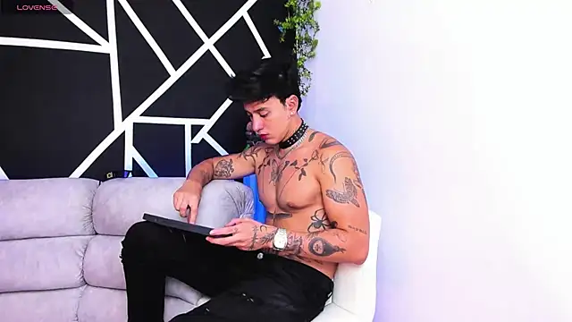 JUSTIN FULLER1 online show from February 24, 11:30 pm