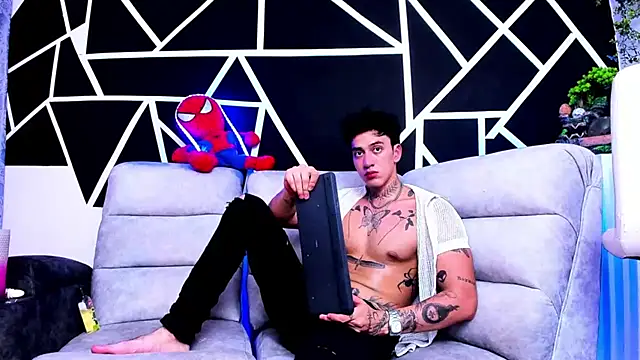 JUSTIN FULLER1 online show from March 8, 9:40 pm