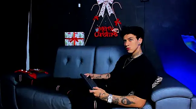 JUSTIN FULLER1 online show from December 11, 12:49 pm