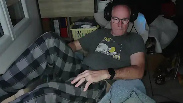 bogland33 online show from November 27, 8:45 pm