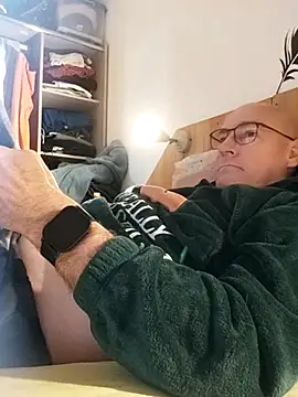 bogland33 online show from November 15, 9:06 pm