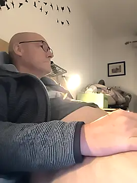 bogland33 online show from November 6, 9:18 pm