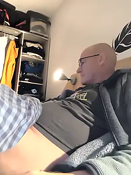 bogland33 online show from November 30, 9:06 pm