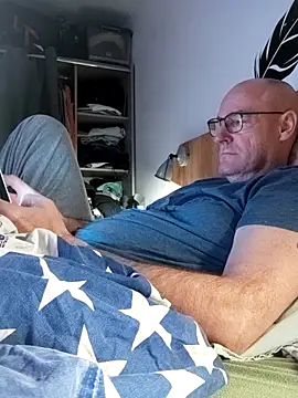 bogland33 online show from February 17, 8:08 pm