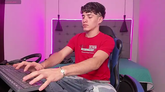 AlejooTwink online show from April 20, 4:20 pm