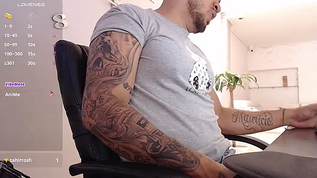 Snapshot of Aaron_Hunter_ chatting on March 15, 1:51 pm Aaron Hunter online show from March 15, 1:51 pm
