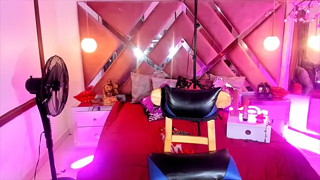 Snapshot of georgie_latin99 chatting on October 21, 12:30 pm georgie latin99 online show from October 21, 12:30 pm