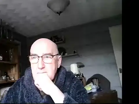 Adamdaddybear online show from December 10, 9:23 am