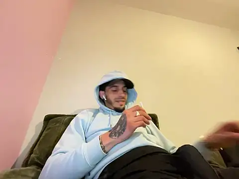 Rebeu313 online show from March 6, 8:50 pm