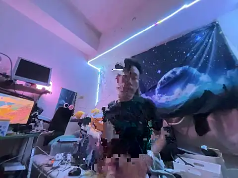 ex199212 online show from April 28, 8:57 pm