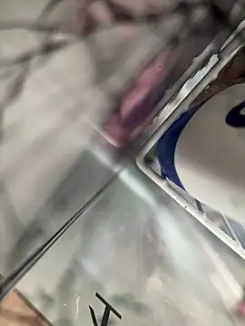 lescro95  online show from April 17, 8:28 am