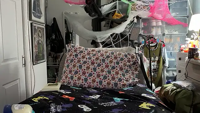 joeytatts66 online show from October 3, 3:22 am