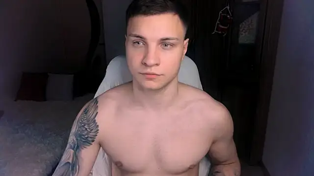 Snapshot of handsome_guy01 chatting on December 30, 12:11 am handsome guy01 online show from December 30, 12:11 am