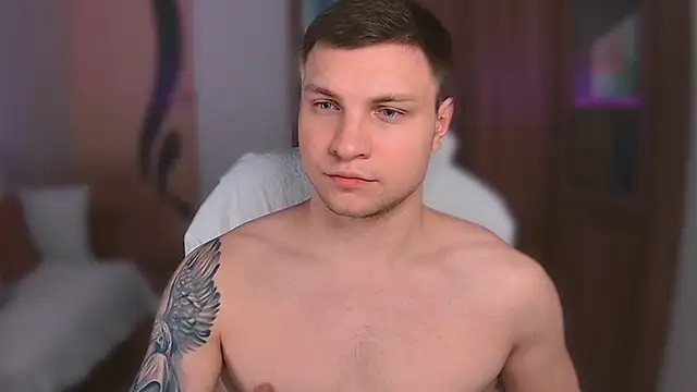 Snapshot of handsome_guy01 chatting on March 22, 12:28 am handsome guy01 online show from March 22, 12:28 am