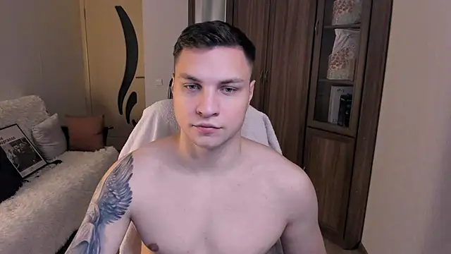 Snapshot of handsome_guy01 chatting on September 15, 6:31 pm handsome guy01 online show from September 15, 6:31 pm