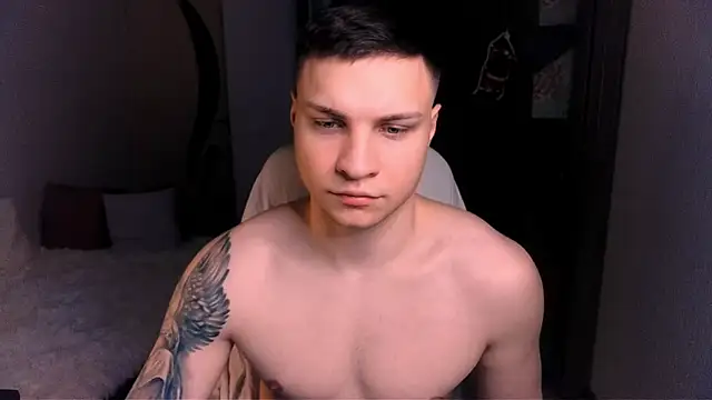 Snapshot of handsome_guy01 chatting on December 27, 9:43 pm handsome guy01 online show from December 27, 9:43 pm