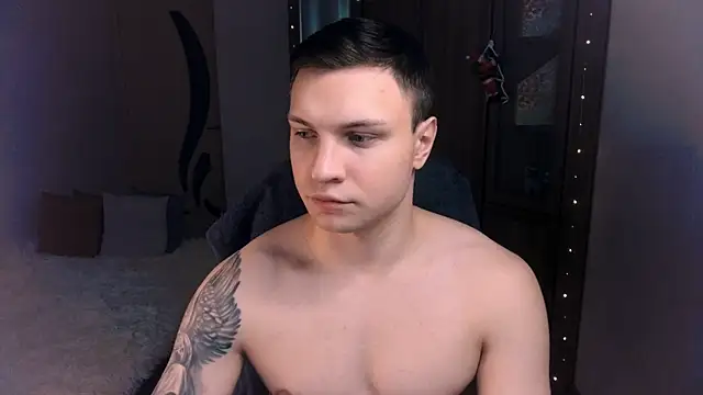 Snapshot of handsome_guy01 chatting on December 4, 9:13 pm handsome guy01 online show from December 4, 9:13 pm