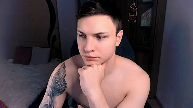 Snapshot of handsome_guy01 chatting on December 17, 10:32 pm handsome guy01 online show from December 17, 10:32 pm
